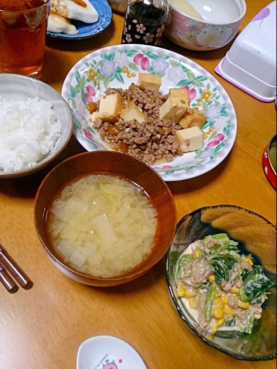 Snapdishの料理写真:豚ひき肉と厚揚げとなめこのオイスターソースめ&サバの味噌煮缶サラダ♪|しまだ ちえこさん