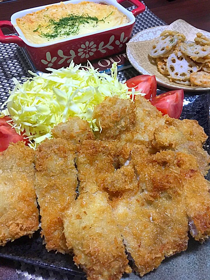 Snapdishの料理写真:トンカツ🐽
山芋と豆腐のグラタン
レンコンチップ|みっきーさん