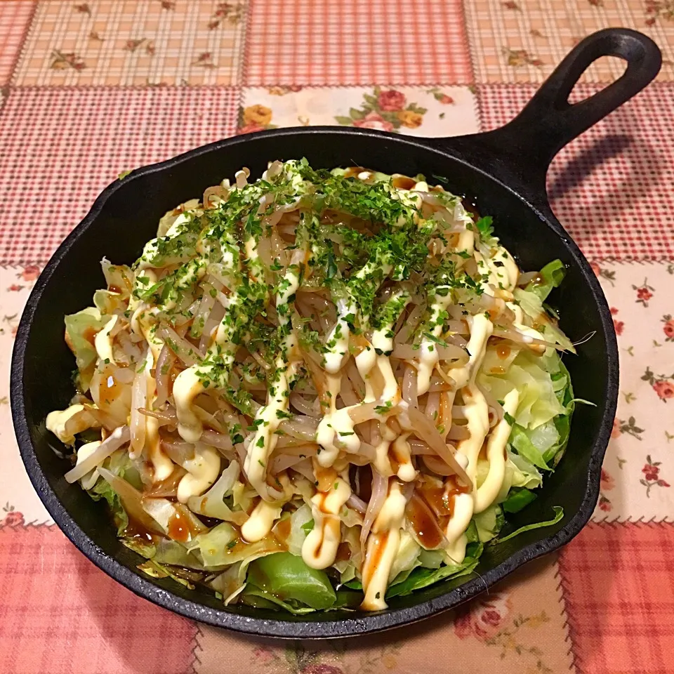 ロッジのスキレットdeお好み焼き粉抜き🍳|＊ゆみしぼり＊さん