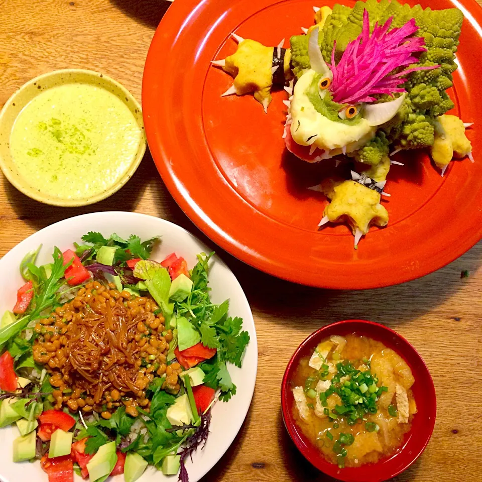 vegan グルテンフリー シュガーフリー
ベジ納豆丼 パクチードレッシング
ロマネスコのポテトサラダ|makiko_aさん