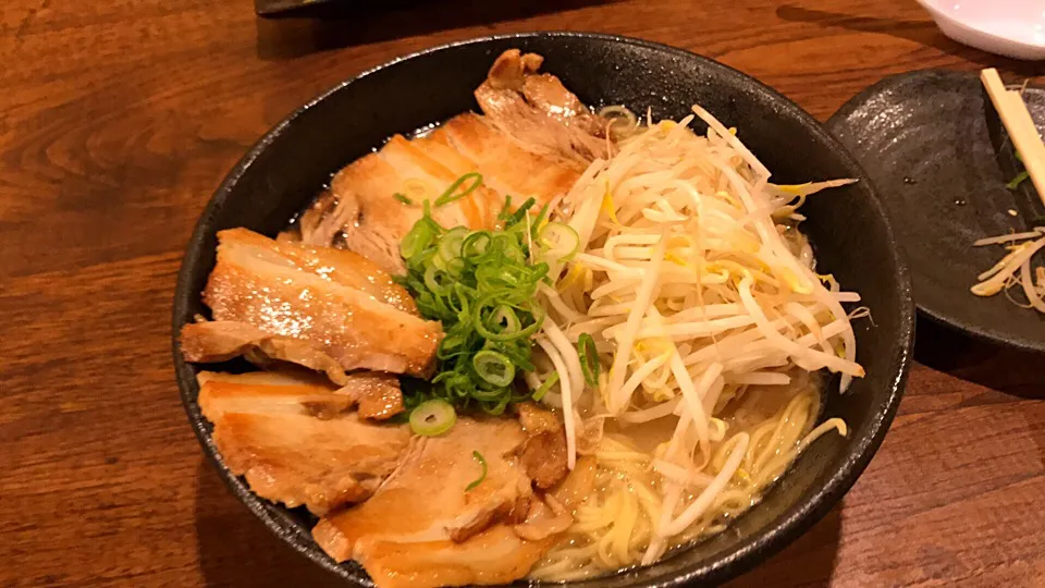 げんこつラーメン屋さんの
炙りチャーシューラーメン|岩崎真造さん