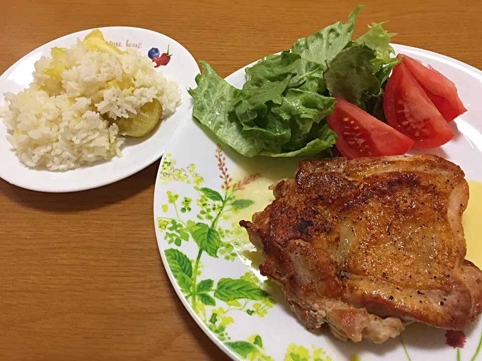 チキンステーキレモンバターソースとさつまいもご飯|たまきさん