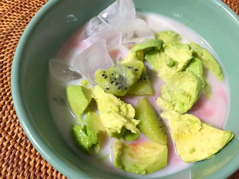 Avocado,kiwi, Palm nuts, coconuts dessert|yeni kartikasariさん