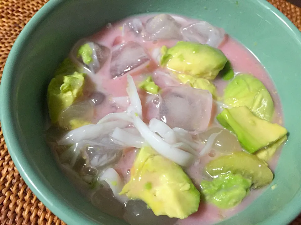 Avocado, kiwi, Palm nuts & coconut dessert|yeni kartikasariさん