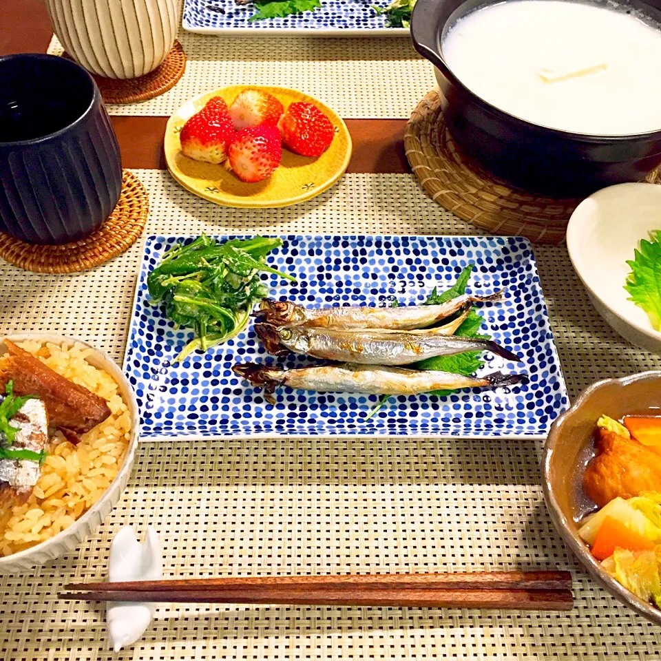 焼きししゃも
豆乳湯豆腐
白菜の煮物
さんまご飯|でんでんむしごはんさん