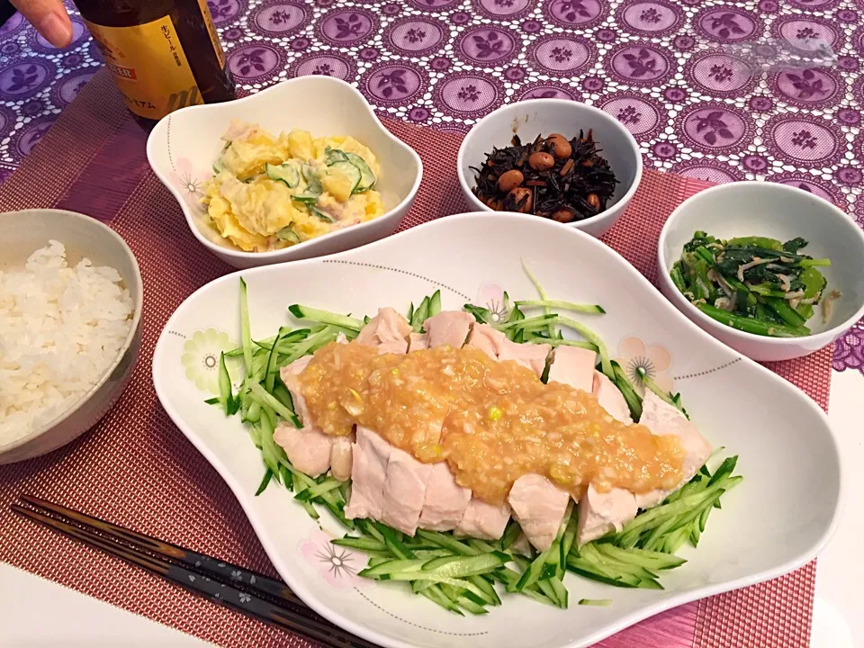 鶏むねのネギ味噌ソースかけ、ひじき煮、ポテトサラダ、小松菜のゴマしらす和え|Kasumiさん