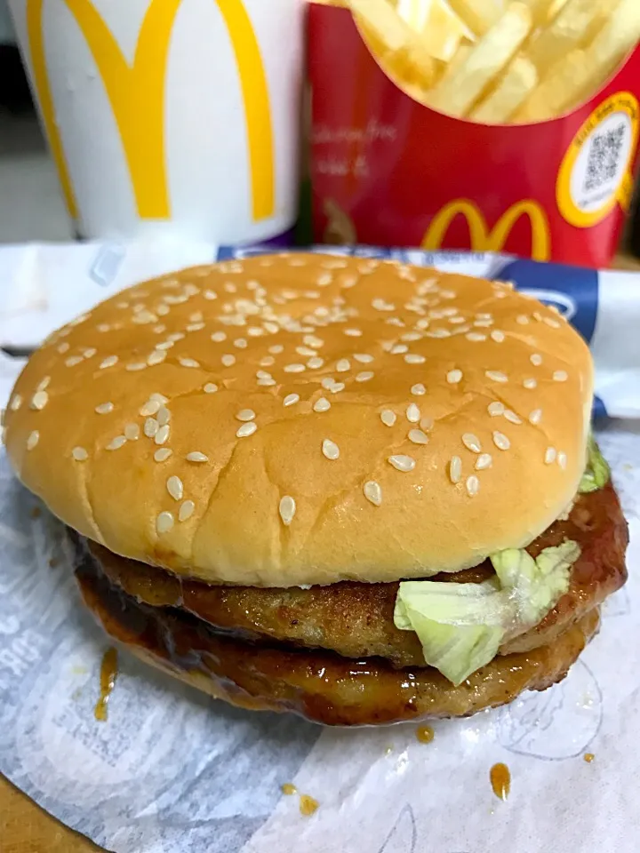 照り焼きダブルバーガー🍔|るみおんさん