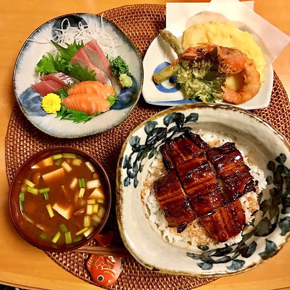 今日は結婚記念日だったので
うな丼、お刺身、天ぷらで
会席風ご飯にしました。|chacoさん