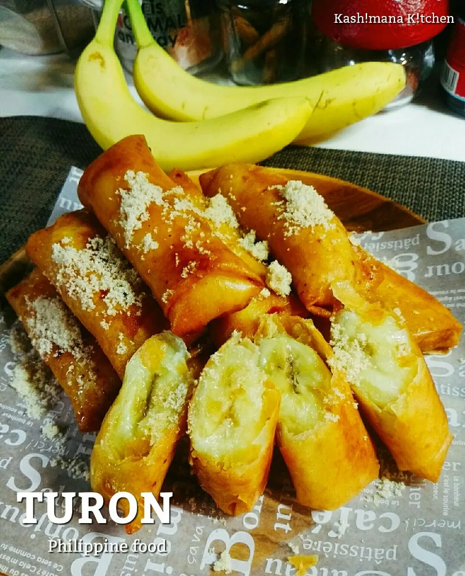 フィリピンのお菓子を作ってみました🍌名前はTuron(トゥロン)🍌🍌
春巻きの皮にバナナと黒砂糖を乗せて巻いて揚げるだけ(*˙︶˙*)揚げたてに黒砂糖を少しかけて召し上がれー🍴
簡単で美味しいからやってみてね😎|Kashimanakitchenさん