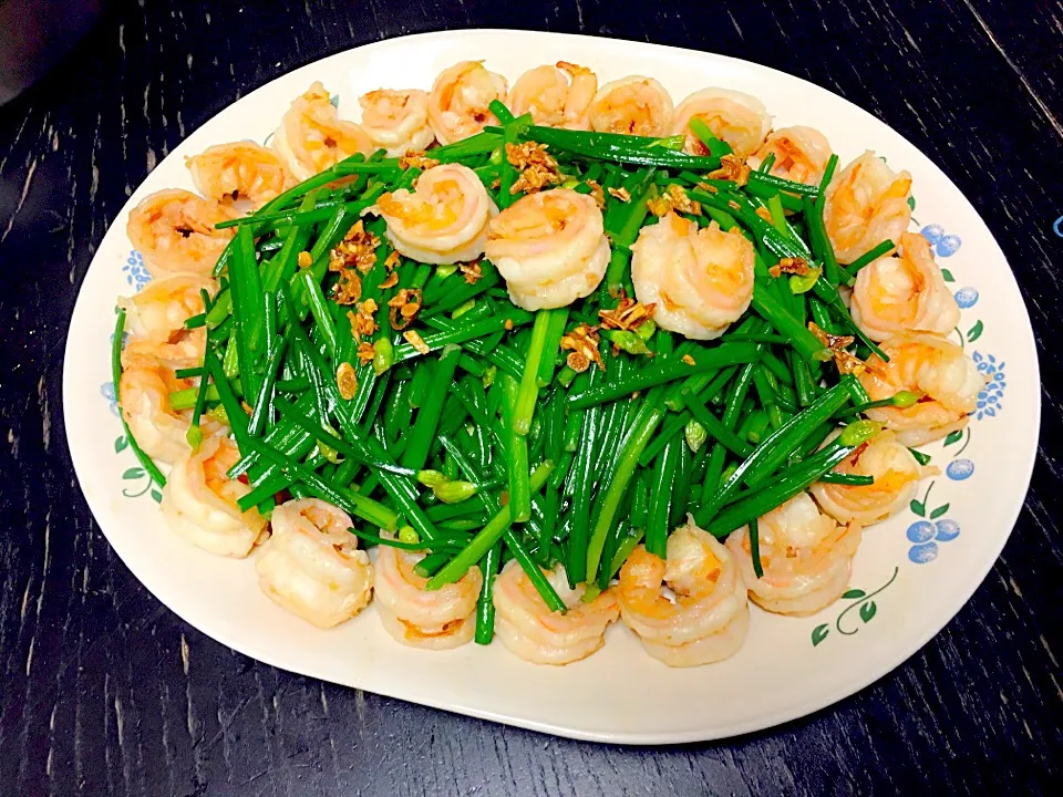 Shrimps and Vietnamese chives|Ethan Leさん