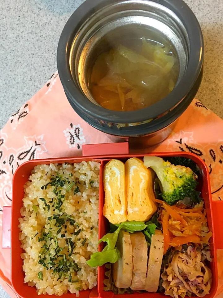 2/7☆今日のお弁当☆〜手作り鶏ハム焼き、だし巻き卵、切り干しのゆかり和え、人参しりしり、ブロッコリー|Satokoさん