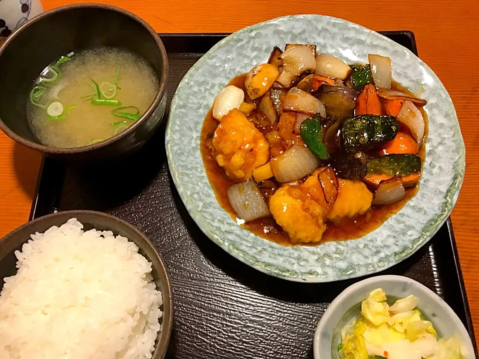 Snapdishの料理写真:白身魚と野菜の黒酢あん定食|マハロ菊池さん