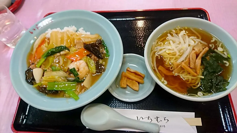 Snapdishの料理写真:Ａセット 中華丼とミニラーメン|まぐろさん