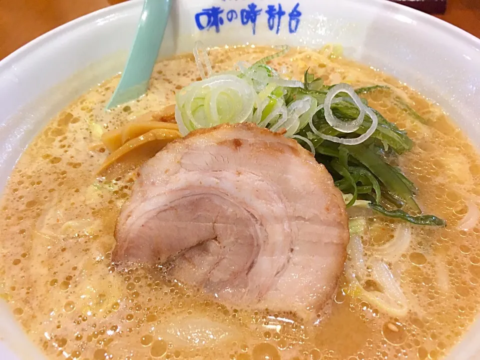 ราเม็งเต้าเจี้ยว 味噌ラーメン@ที่ฮอกไกโดญี่ปุ่น ร้าน AjinoTokeidai 札幌 味の時計台|akiさん