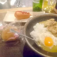 Snapdishの料理写真:今日のまかない


インドカリー、  アメリカンドッグ 、コージコーナーのシュークリーム、広島のお土産らしい生もみじ、謎のチェリークッキー、わらび餅…。|雪月花さん