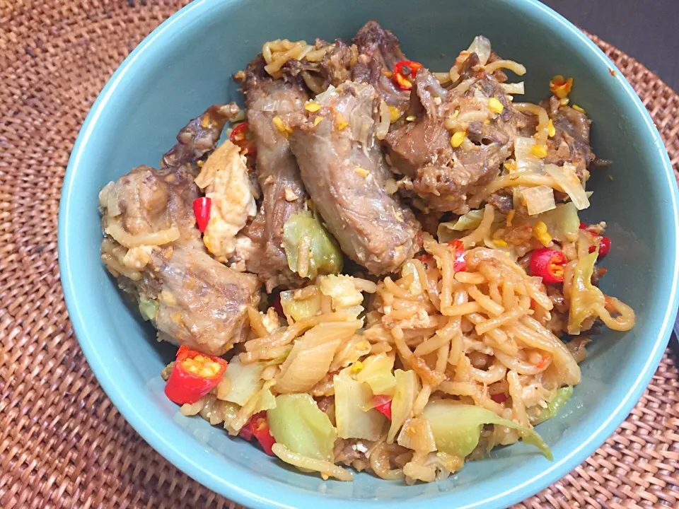 Mie goreng tulang ayam|yeni kartikasariさん