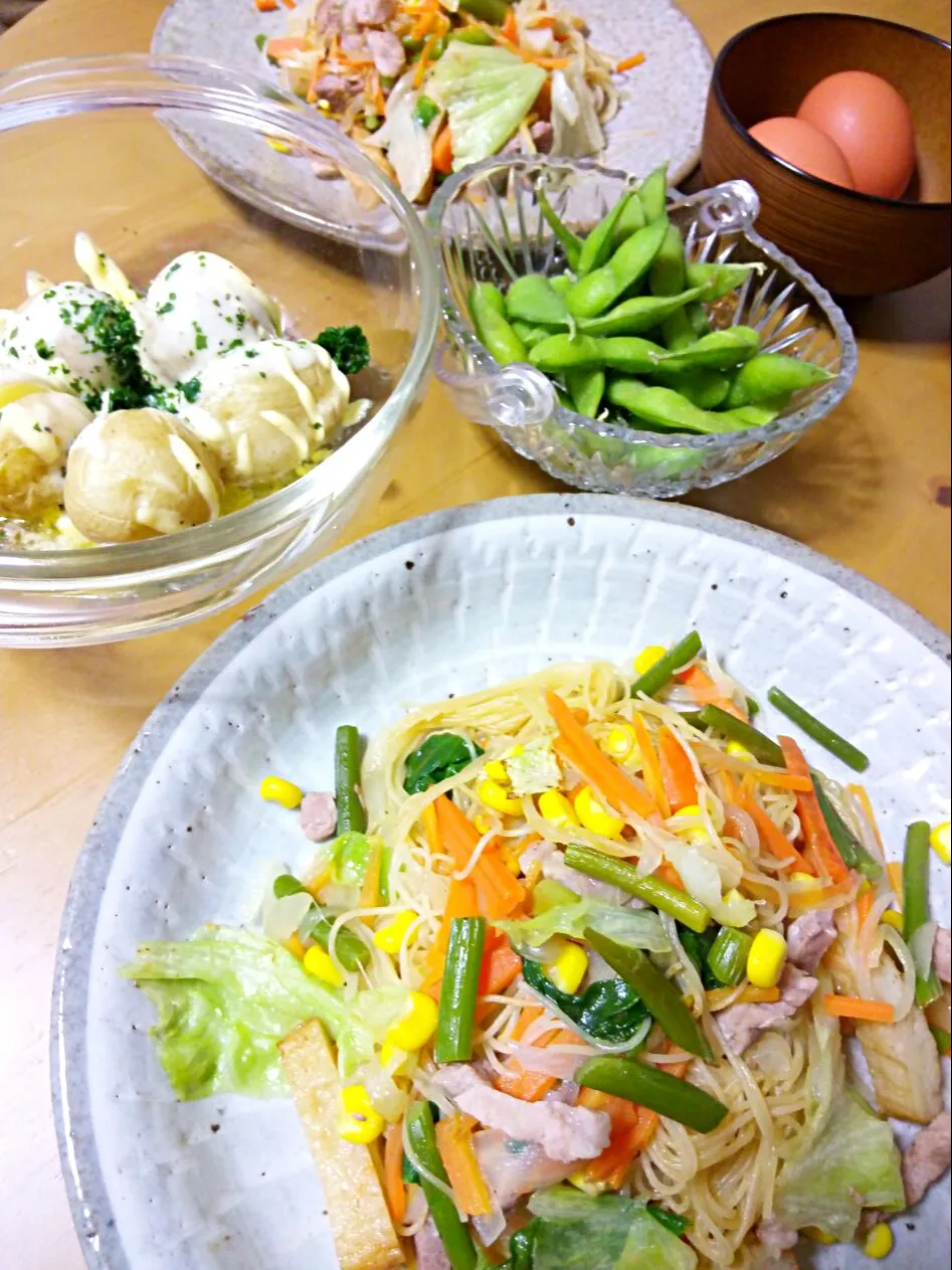 昨日のお昼ご飯(*^ω^*)
あるものでビーフン
じゃがバターチーズ
卵かけ御飯
枝豆|さくたえさん