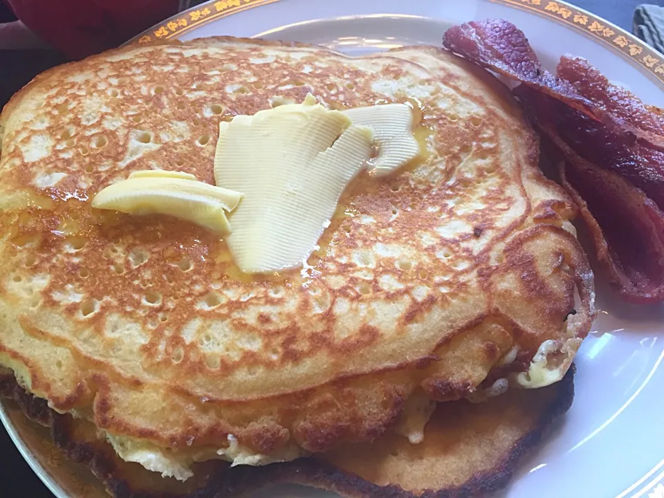 Snapdishの料理写真:Pancakes and bacon and genuine Vermont maple syrup|Chris Shannonさん