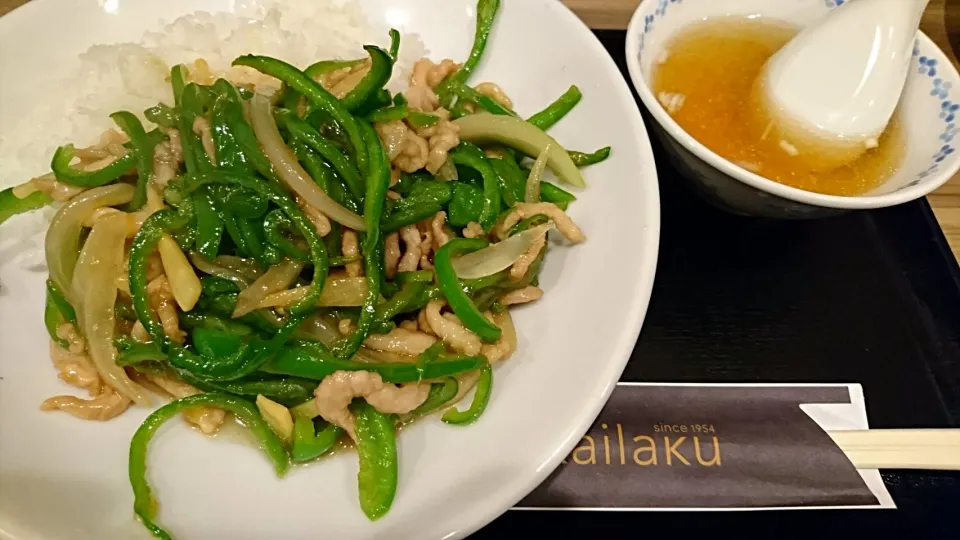 Snapdishの料理写真:肉ピーマン丼|りょーさん