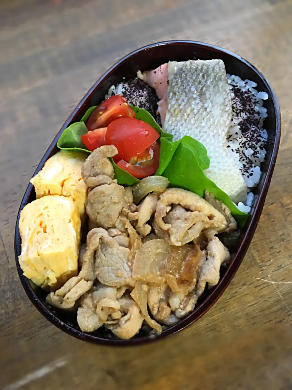 今日のお弁当
・生姜焼き
・だし巻き卵
・茹でシャケ|akiさん