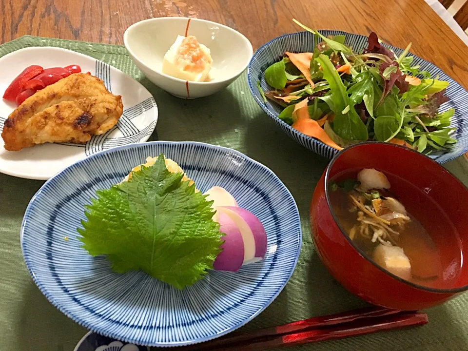 Snapdishの料理写真:紫蘇おにぎりの糀ランチ|チコさん