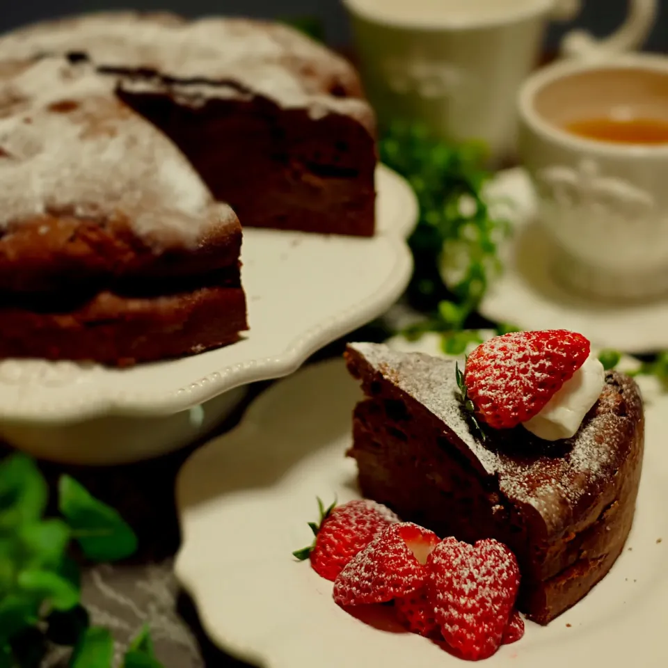 Snapdishの料理写真:林檎入りガトーショコラ🍓🍫🍾|picchinさん