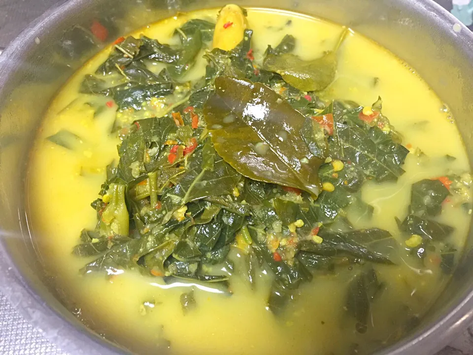 Gulai daun singkong|yeni kartikasariさん