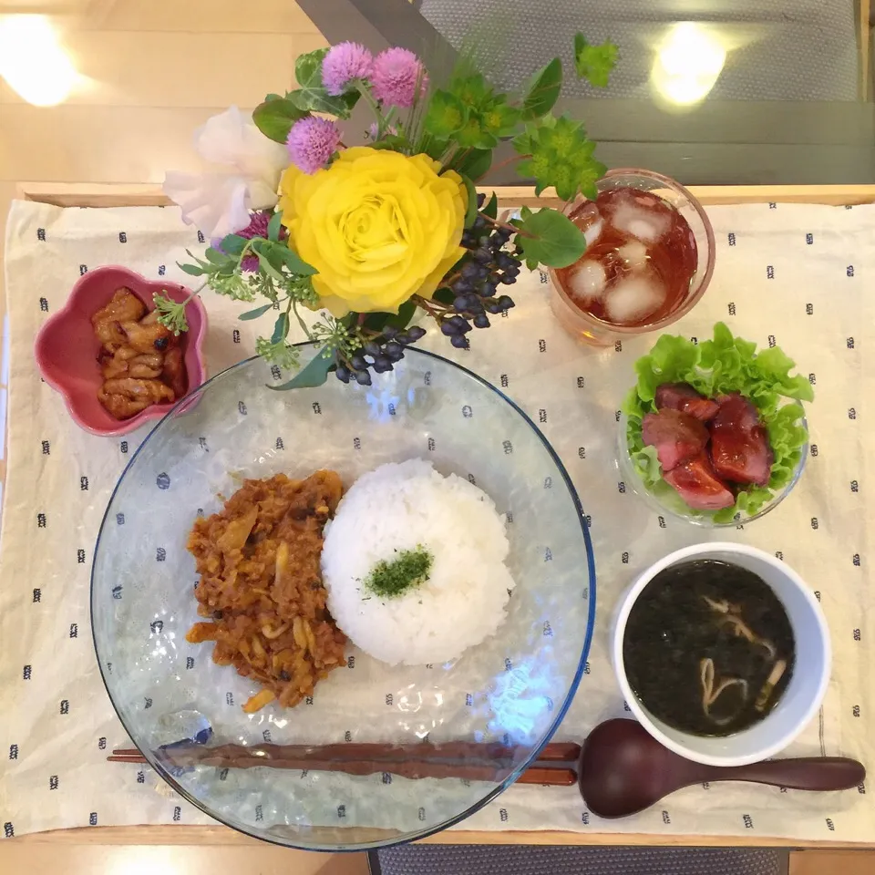 2/8❤︎娘の晩ごはん❤︎
・きのこのキーマカレー
・ローストビーフ
・鶏皮焼き鳥
・海苔のお味噌汁|Makinsさん