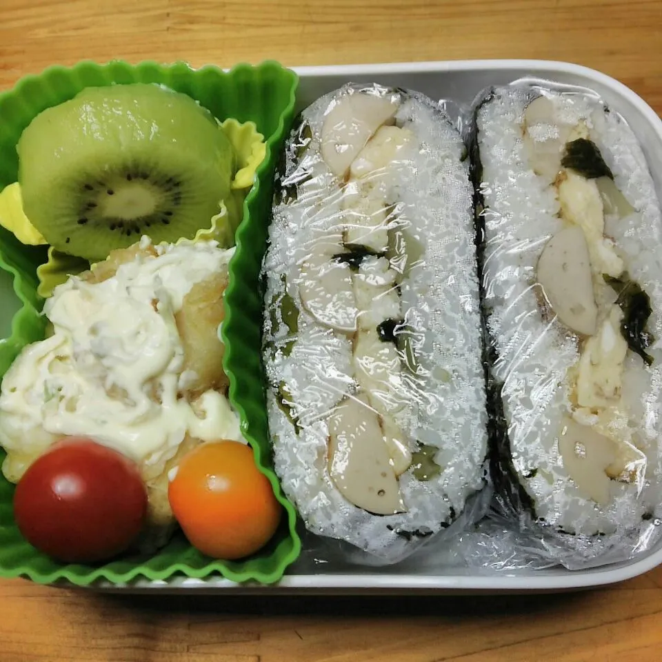 旦那夜勤弁当🍱
   おにぎらず
    いろが薄ーかった～|miimiさん