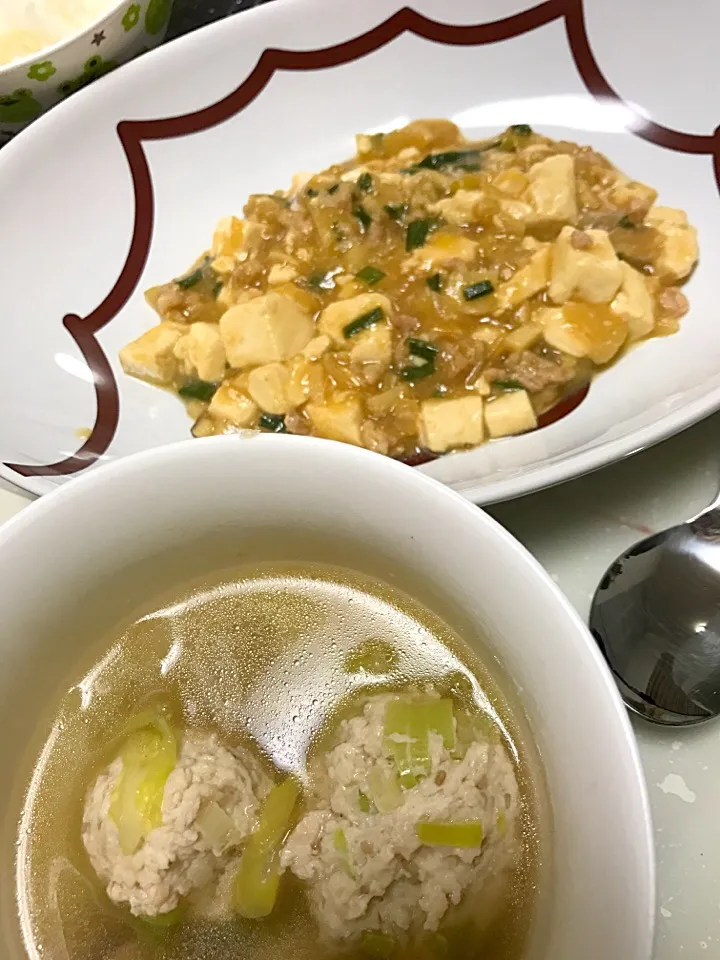 Snapdishの料理写真:麻婆豆腐☆鶏団子とスープ|MEGUMIさん