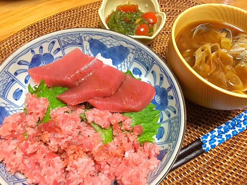 #ネギトロマグロ丼#あさりの味噌汁 #トマトめかぶ|Tsugumiさん