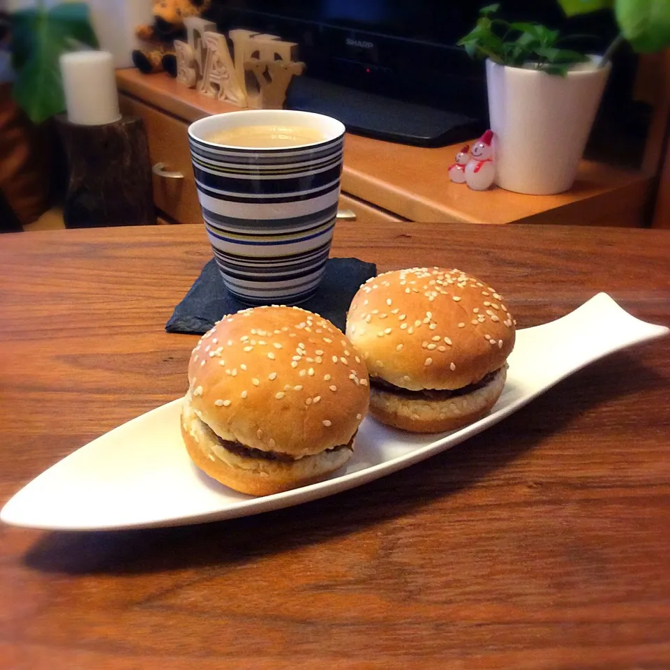 Snapdishの料理写真:とんかつ まい泉のミニメンチかつバーガー 2017.2.8|キラ姫さん