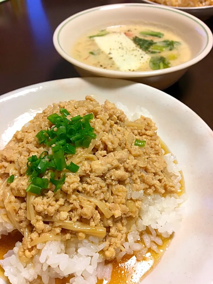 えのきと鶏そぼろの節約丼|Etsuko  Takakiさん