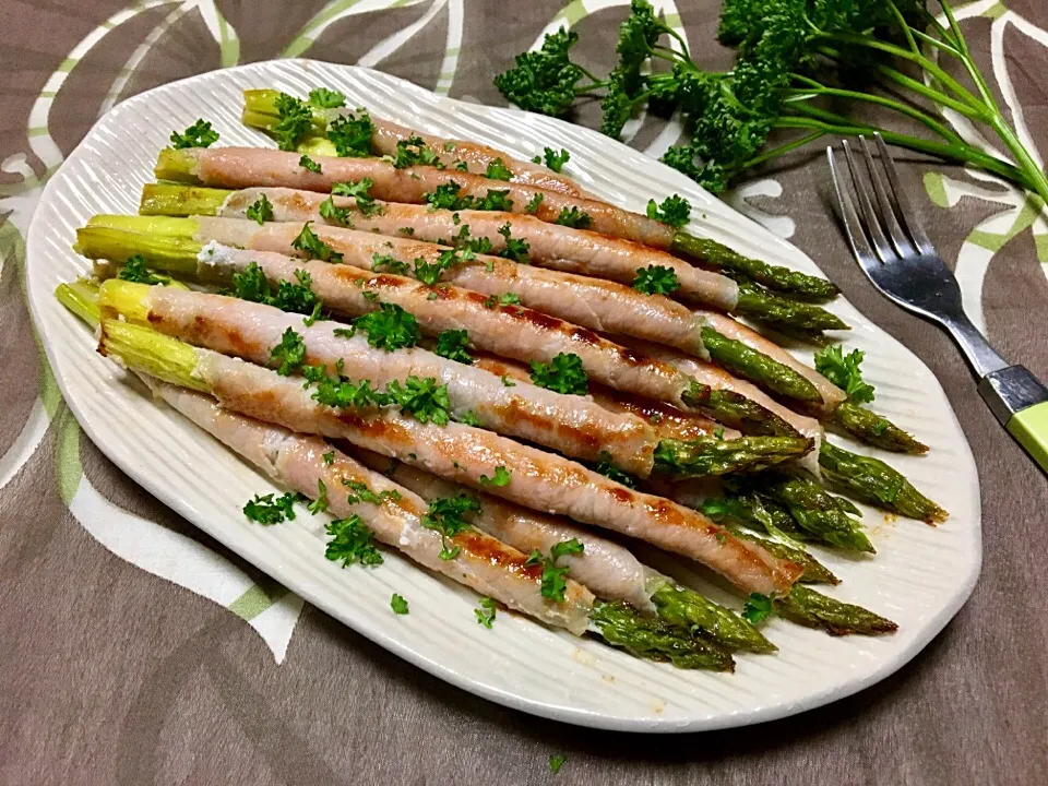 ✨Prosciutto-wrapped grilled asparagus...生ハムで巻き巻きアスパラ✨|🌺Sanntina🌺さん