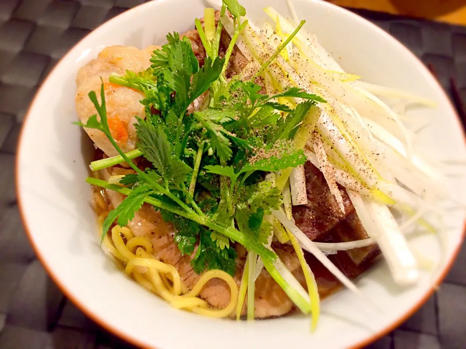 Snapdishの料理写真:昨夜制作の肉骨茶（バクテー）でラーメン作ってみました (๑･̑◡･̑๑)
#肉骨茶 #バクテー #菊水の鍋用ラーメン|doc3387さん