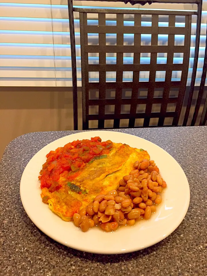 Slow-Carb Scrambled Egg Breakfast
Pinto beans, 2 eggs, chunky salsa, green pepper|FitMomDoc19さん