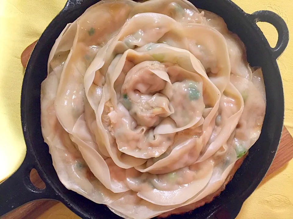 スキレット全周しました、大輪の薔薇餃子？|sonokoさん