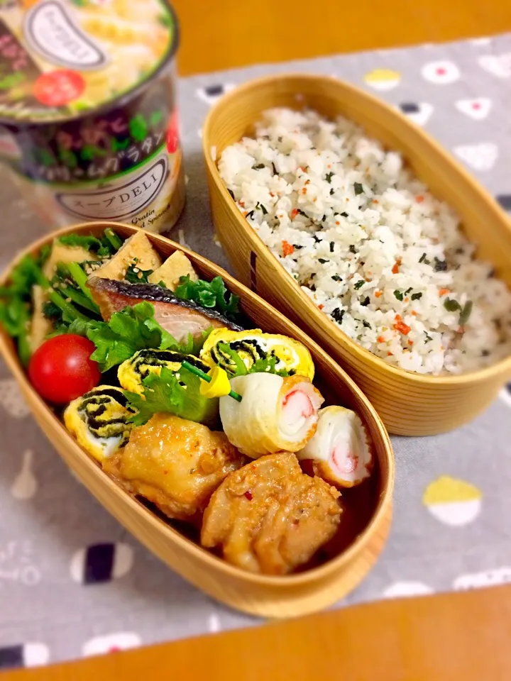 Snapdishの料理写真:息子君弁当🎶
油揚げと小松菜の炒め物
焼き鮭
海苔入り玉子焼き
プリプリチキン(焼くだけのやつ)
カニカマちくわ
混ぜこみごはん(タラコわかめ)|BooBooさん