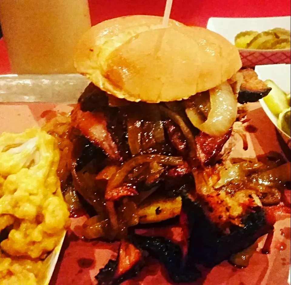 Piggly wiggly sandwiche at Sugarfire BBQ in St. Charles, MO, USA.|Jihollandさん