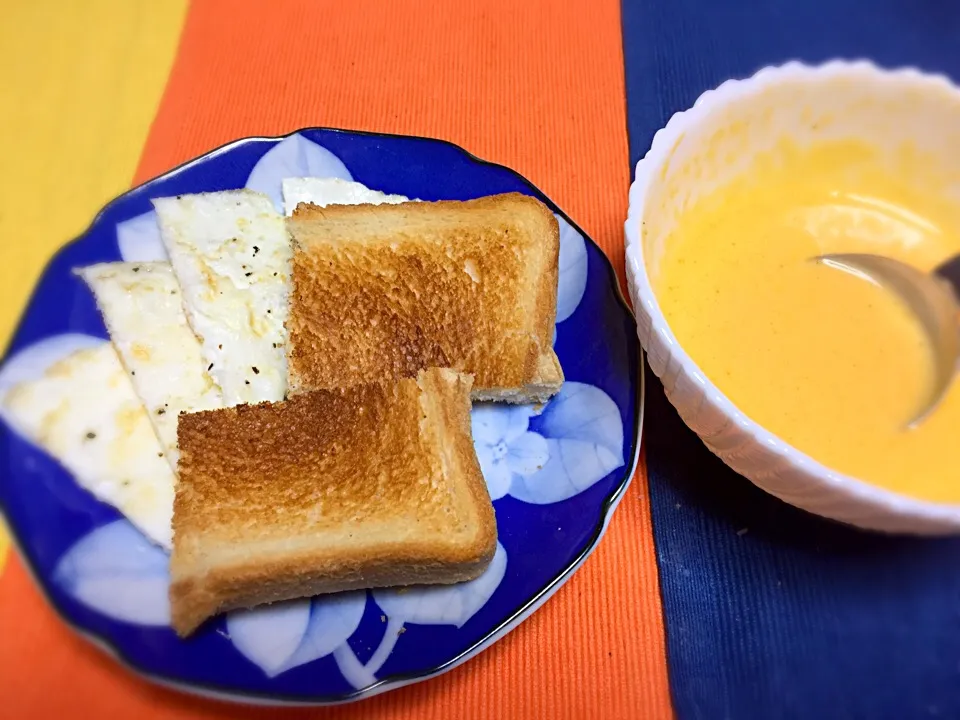 無限トースト！作ってみた(≧∀≦)
旨旨‼️シナモンをプラスして、白身はフライパンで塩胡椒！
甘いのしょっぱいので………(^^)
∞∞∞∞∞∞卵🥚好きには、たまらん❗️|Yukihiko Ishidaさん