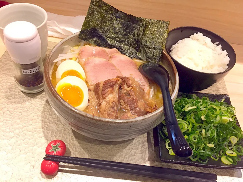 Snapdishの料理写真:特製生姜鶏白湯・九条ねぎトッピング・白飯|がぁがさん