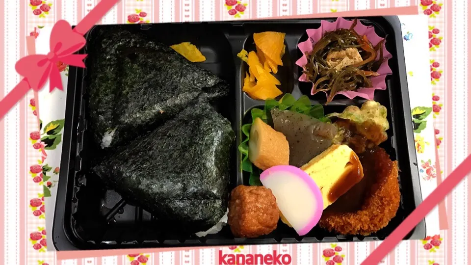 今夜の夕食！
友達と合った帰り道にあるお弁当屋さんで買ったおにぎり弁当。
ここのおにぎり最高！
(2017.02.09,20:27)|かなさん