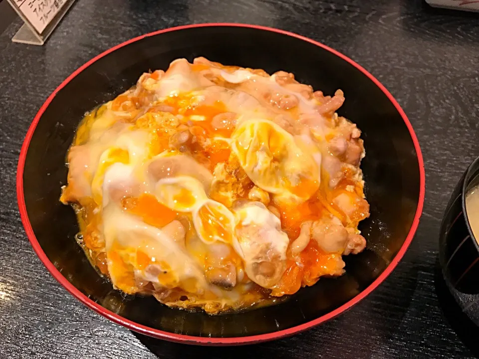 新三浦ガーデンの親子丼。割り下が少し濃いめ。|TonyYamadaさん