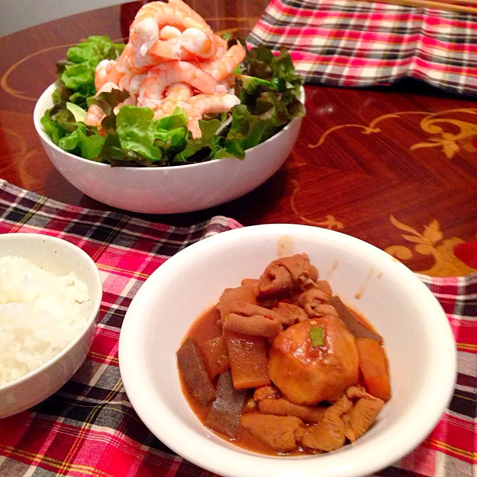 今日の晩御飯(๑´ڡ`๑)海老アボカドサラダとモツの土手煮でーす(๑´ڡ`๑)|ちゃたままさん