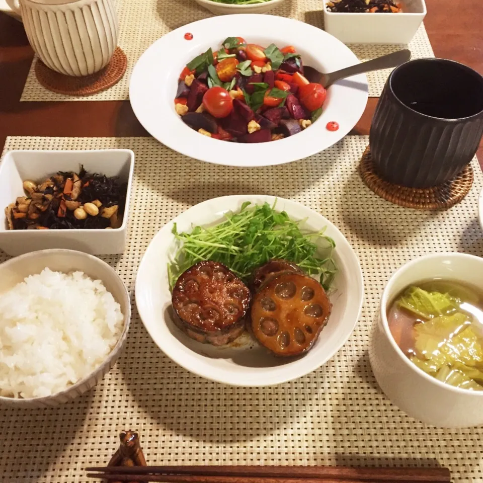 蓮根のはさみ焼き
ビーツのホットサラダ
ひじき煮|でんでんむしごはんさん