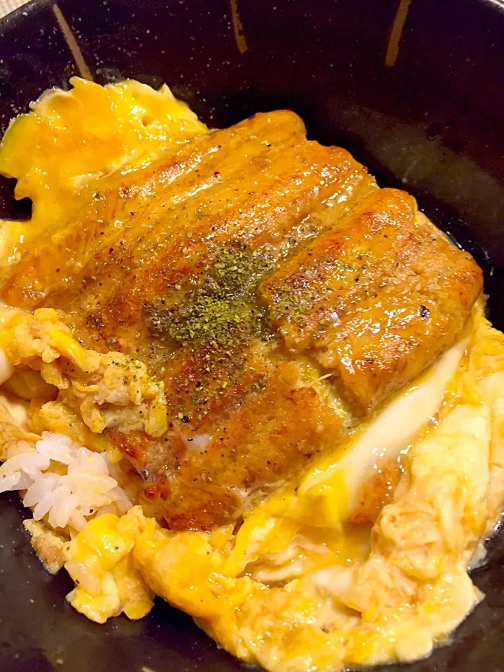 Snapdishの料理写真:トロトロ卵のうなとじ丼💛|まみりんごさん