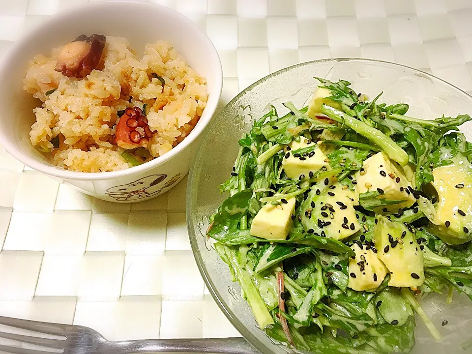 たこ飯とアボカドモッツァレラサラダ🥗🥑|くろねこっく🐈‍⬛さん