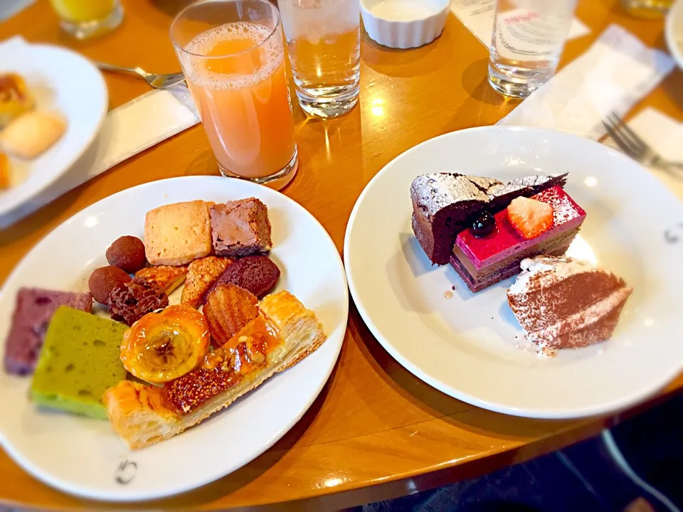 Snapdishの料理写真:🍴友達と一緒に🍴 🍰スイーツバイキング🍰|ななたろーさん