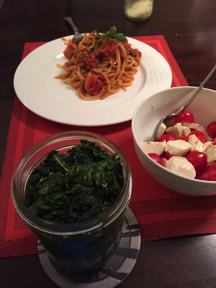 Spaghetti, braised kale, caprese salad|Alice Tang Lewinさん