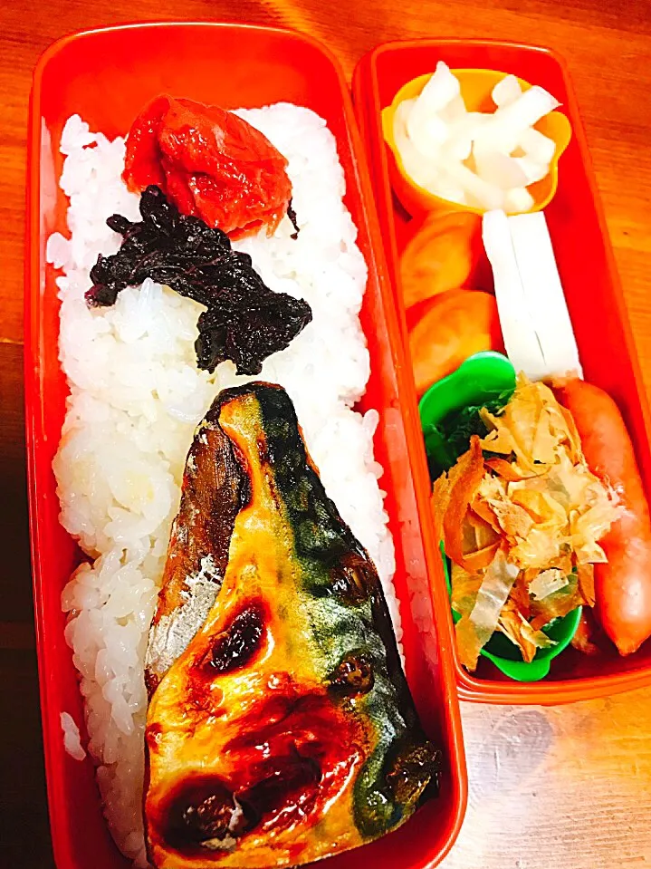 今日のお弁当#沖縄かまぼこ #ほうれん草のおひたし #あらびきウィンナー #自家製梅干し #焼き塩サバ#はなひめトマト #柚子大根|料理家めーらさん